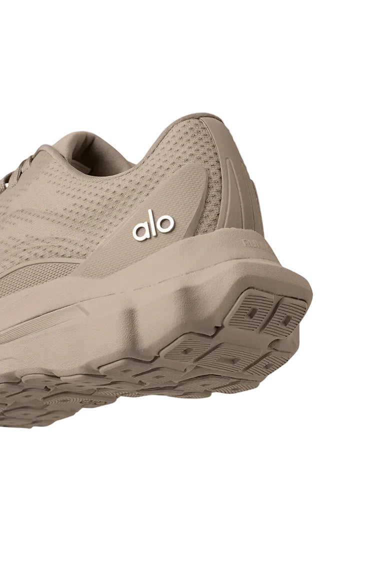 Alo Runner Sneaker Gravel -Preorder Boostclub